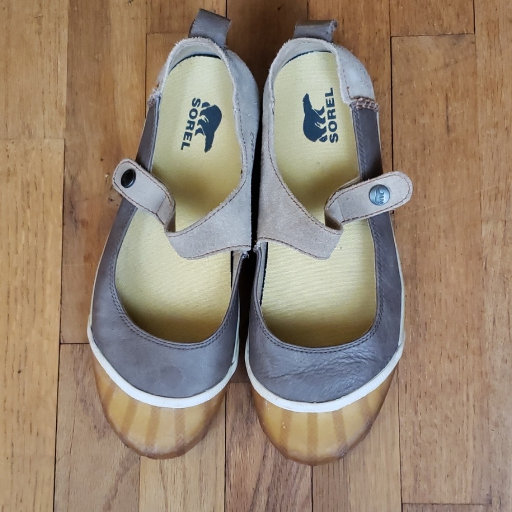 Sorel Sentry mary jane slip-ons, size 9